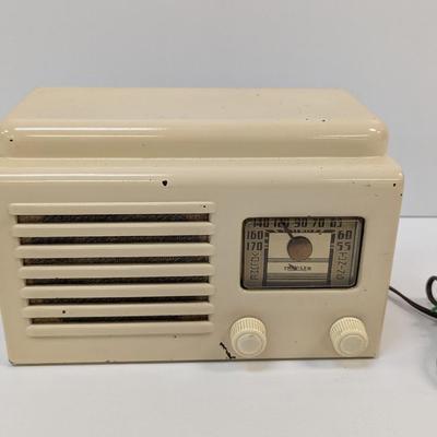 Trav-Ler Radio Model 5000 Superheterodyne 5 Tube Radio