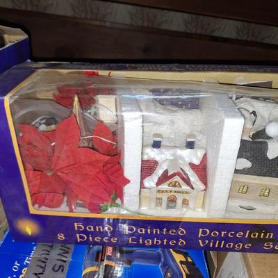 8pc Porcelain Village set