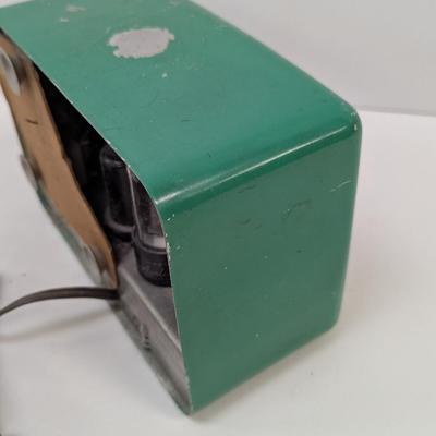 Montgomery Ward Airline Green Radio Model 84KR 1520A