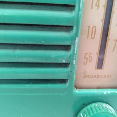 Montgomery Ward Airline Green Radio Model 84KR 1520A