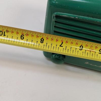 Montgomery Ward Airline Green Radio Model 84KR 1520A
