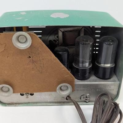 Montgomery Ward Airline Green Radio Model 84KR 1520A
