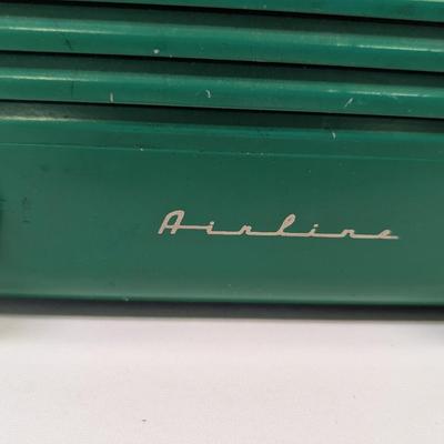 Montgomery Ward Airline Green Radio Model 84KR 1520A