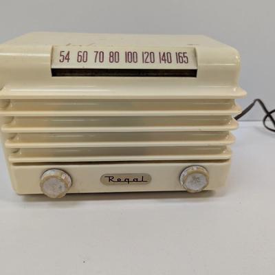 Regal Radio Model 575