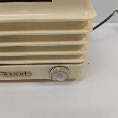 Regal Radio Model 575