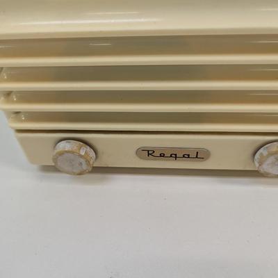 Regal Radio Model 575
