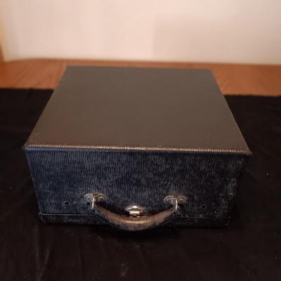 UNDERWOOD MANUAL TYPEWRITER IN CARRY CASE