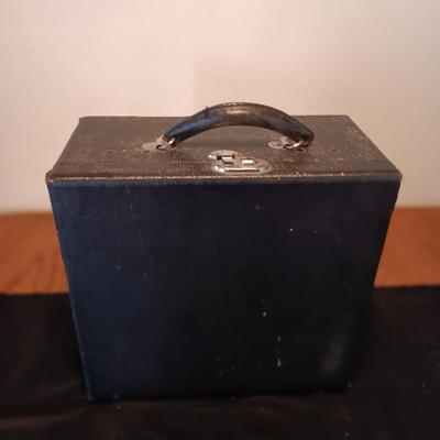 UNDERWOOD MANUAL TYPEWRITER IN CARRY CASE