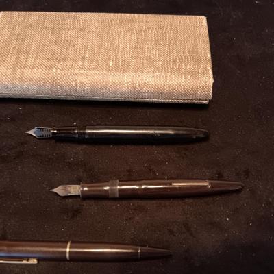 SHEAFFER FOUNTAIN PEN AND PENCIL SET PLUS A VENUS FOUNTAIN PEN