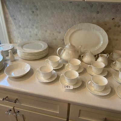 WEDGEWOOD STRAWBERRY AND VINE CHINA SET
