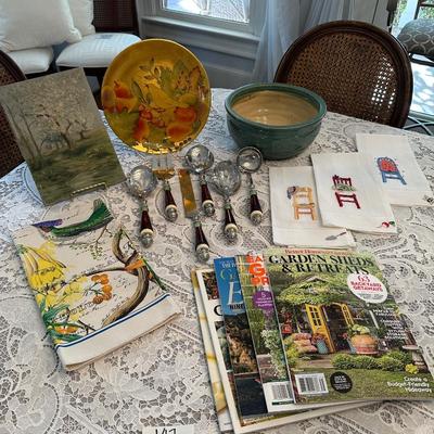 LENOX HOLIDAY GATHERING & MORE LOT