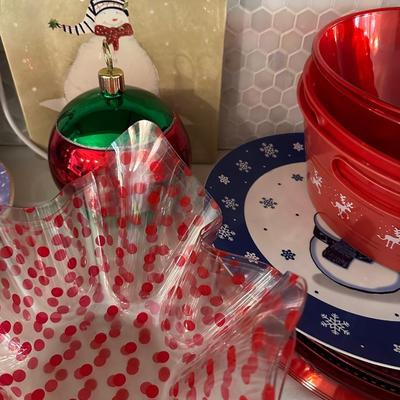 CHRISTMAS SERVING LOT