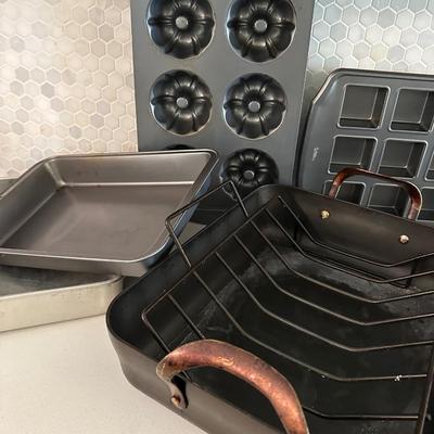 KITCHEN BAKING LOT