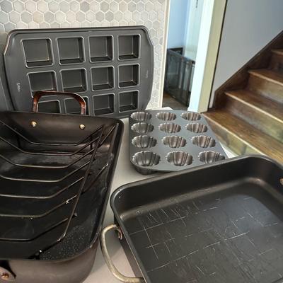 KITCHEN BAKING LOT