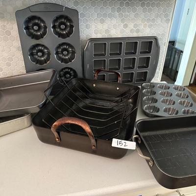 KITCHEN BAKING LOT