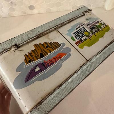 VINTAGE WALT DISNEY LUNCH BOX