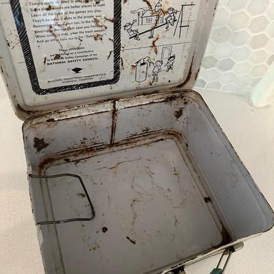 VINTAGE WALT DISNEY LUNCH BOX
