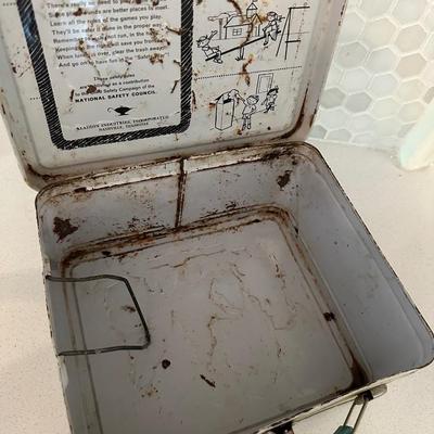 VINTAGE WALT DISNEY LUNCH BOX