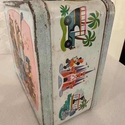 VINTAGE WALT DISNEY LUNCH BOX