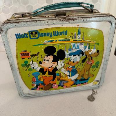 Sale Photo Thumbnail #688: WINTAGE WALT DISNEY LUNCHBOX ALLADIN AS PICTURED