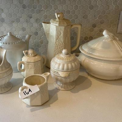 WHITE SERVING LOT