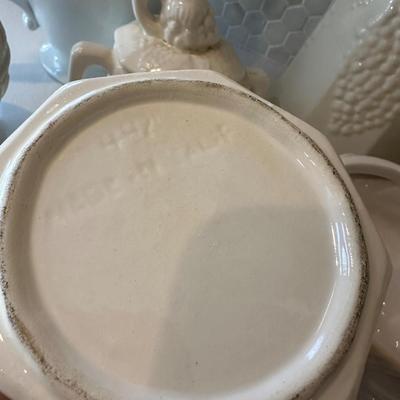 WHITE SERVING LOT