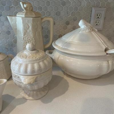 WHITE SERVING LOT