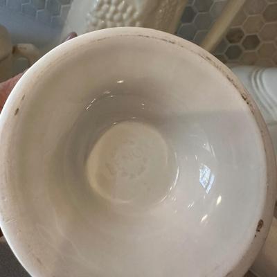 WHITE SERVING LOT