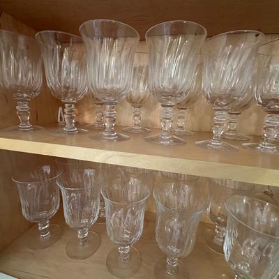 CLEAR STEMWARE LOT