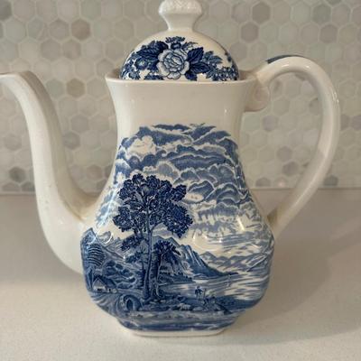 ROYAL WARWICK BLUE WHITE PITCHER