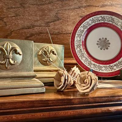SWEETGRASS ROSES, BOOKENDS, PLATE