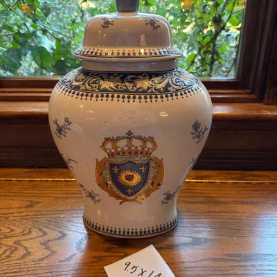 CREST DECORATED GINGER JAR
