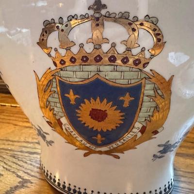 CREST DECORATED GINGER JAR