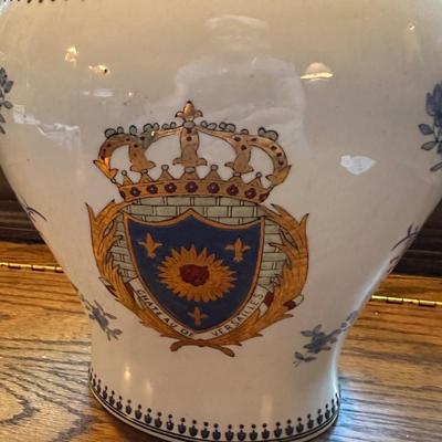 CREST DECORATED GINGER JAR