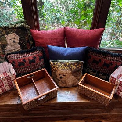 PILLOWS, STORAGE LOT