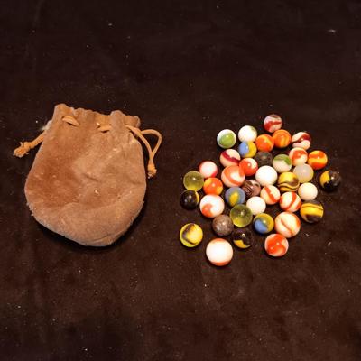 VERY OLD MARBLES AND A LEATHER DRAWSTRING BAG