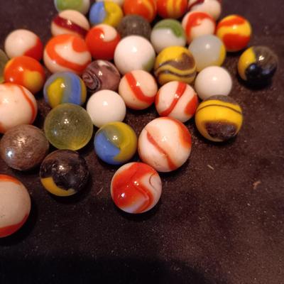 VERY OLD MARBLES AND A LEATHER DRAWSTRING BAG