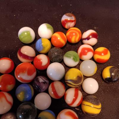 VERY OLD MARBLES AND A LEATHER DRAWSTRING BAG