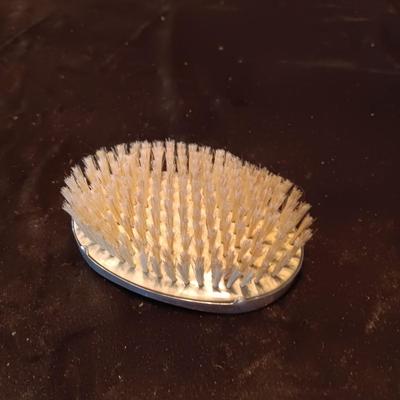 VINTAGE INTERNATIONAL SILVER MIRROR COMPACT, ART DECO BRUSH AND A SHOE LACE TOOL