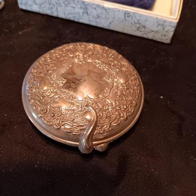 VINTAGE INTERNATIONAL SILVER MIRROR COMPACT, ART DECO BRUSH AND A SHOE LACE TOOL