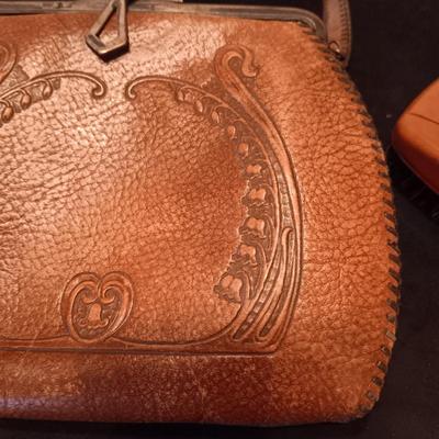 ANTIQUE TOOLED LEATHER PURSE AND A BAKELITE BRUSH