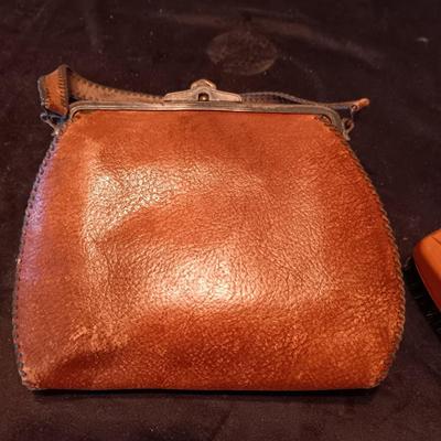 ANTIQUE TOOLED LEATHER PURSE AND A BAKELITE BRUSH