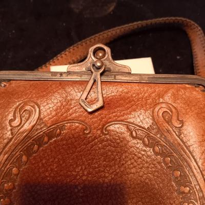 ANTIQUE TOOLED LEATHER PURSE AND A BAKELITE BRUSH