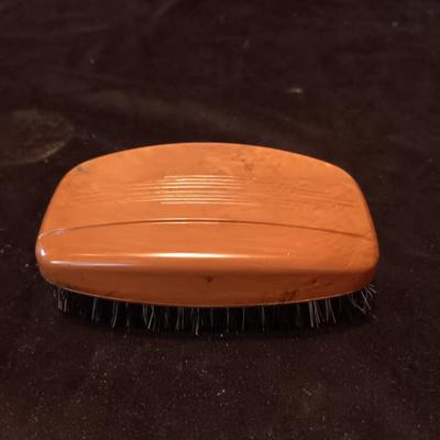 ANTIQUE TOOLED LEATHER PURSE AND A BAKELITE BRUSH