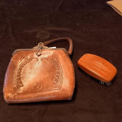 ANTIQUE TOOLED LEATHER PURSE AND A BAKELITE BRUSH