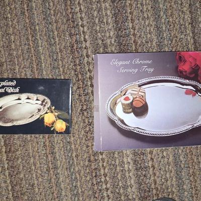 2 small serving trays in box