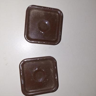 2 brown lemon dishes