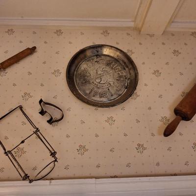 2 vtg pie tins