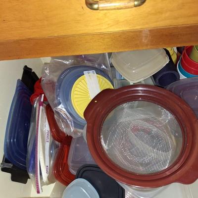 Tupperware/Rubbermaid lot