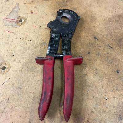 Klein Havens Grip, Klein Ratcheting Cable Cutter & Klein Lineman’s Pliers (B1- MG)
